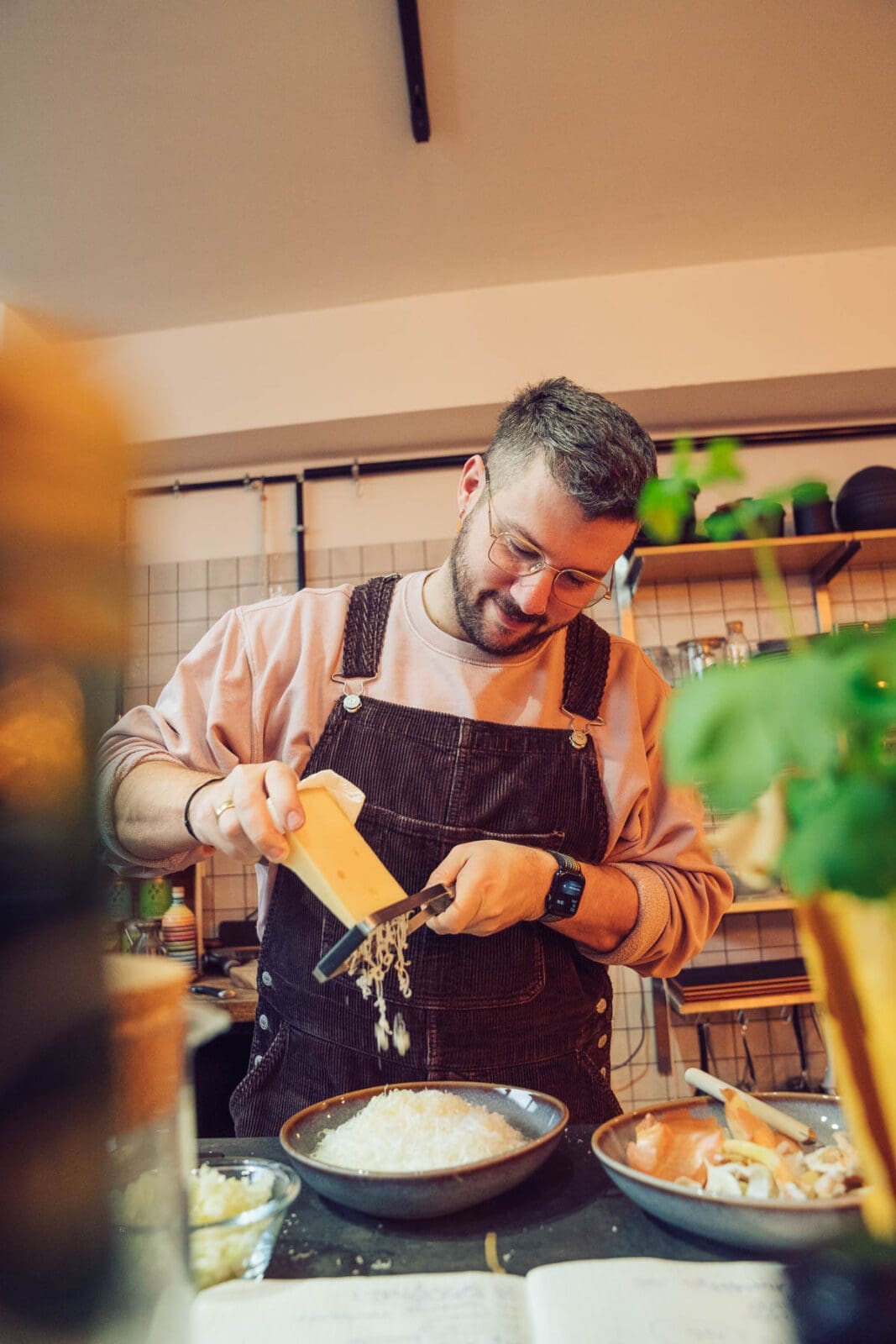 Entdecke unser Rezept für würzige Walnuss-Frikadellen mit Käse, Walnüssen und Gewürzen. Warm oder kalt – zart, vegetarisch und einfach lecker!
