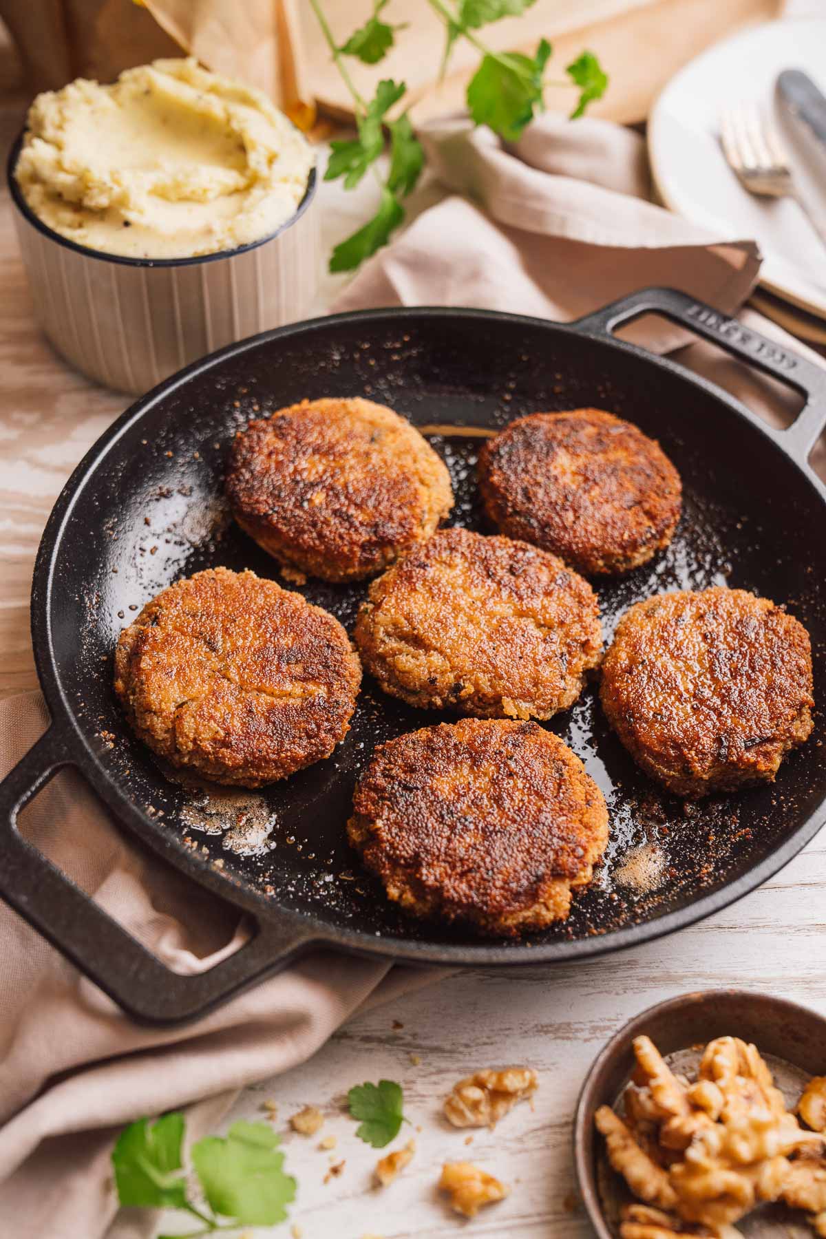 Würzige Walnuss-Frikadellen 6 Würzige Walnuss-Frikadellen