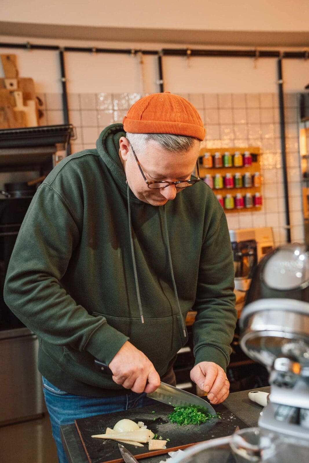 Entdecke unser Rezept für würzige Walnuss-Frikadellen mit Käse, Walnüssen und Gewürzen. Warm oder kalt – zart, vegetarisch und einfach lecker!