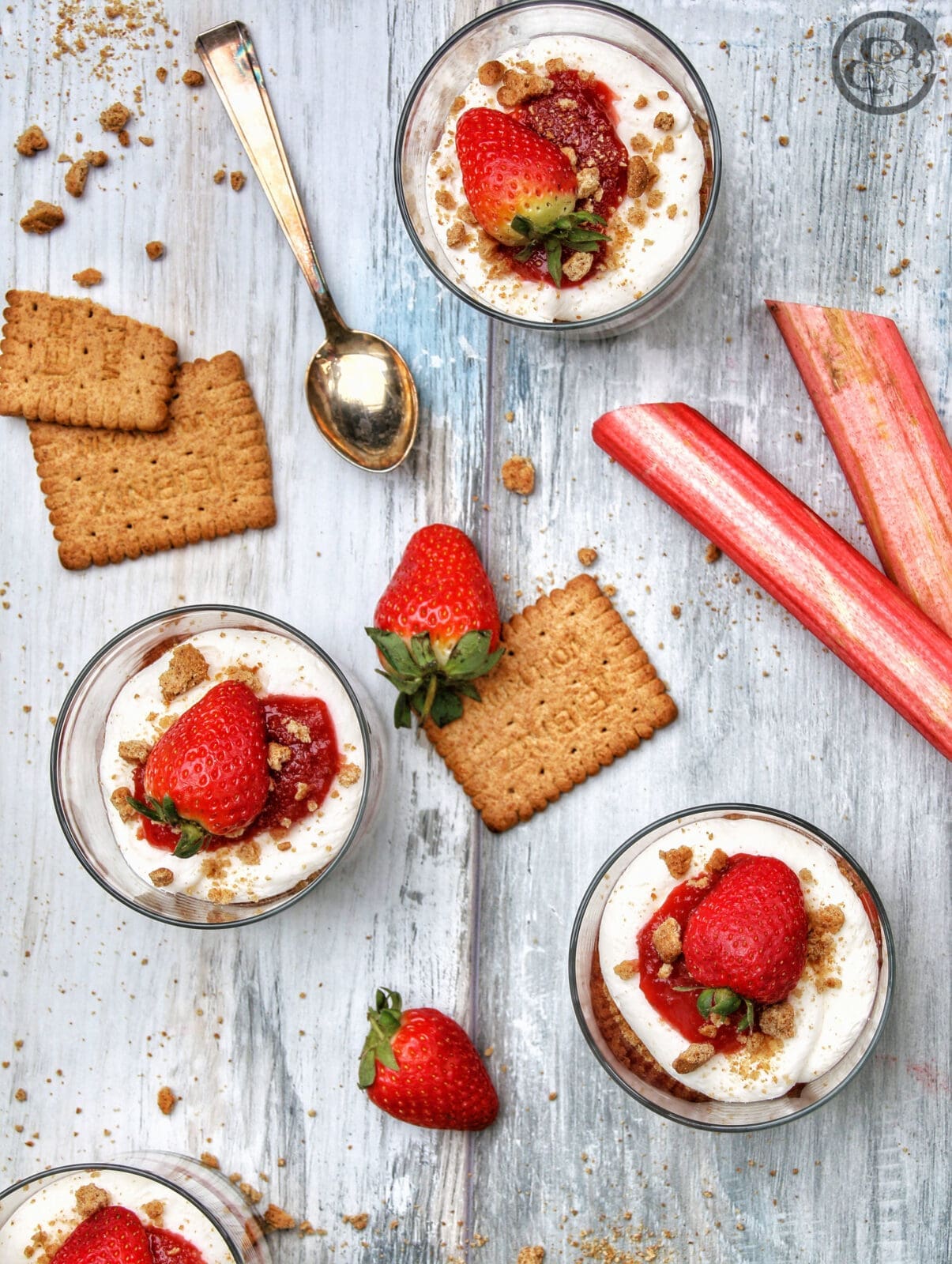 No-Bake-Cheesecake im Glas 2 No Bake Cheesecake 2 | Zusammen mit 4 lieben Nachbarn treffen wir uns in unregelmäßigen Abständen zu einem leckeren Abendessen. Dabei wird gekocht, getrunken und gequatscht, was es so alles Neues im Veedel oder bei jedem einzelnen gibt. Also immer ein so richtig schöner und vor allem kulinarischer Abend.