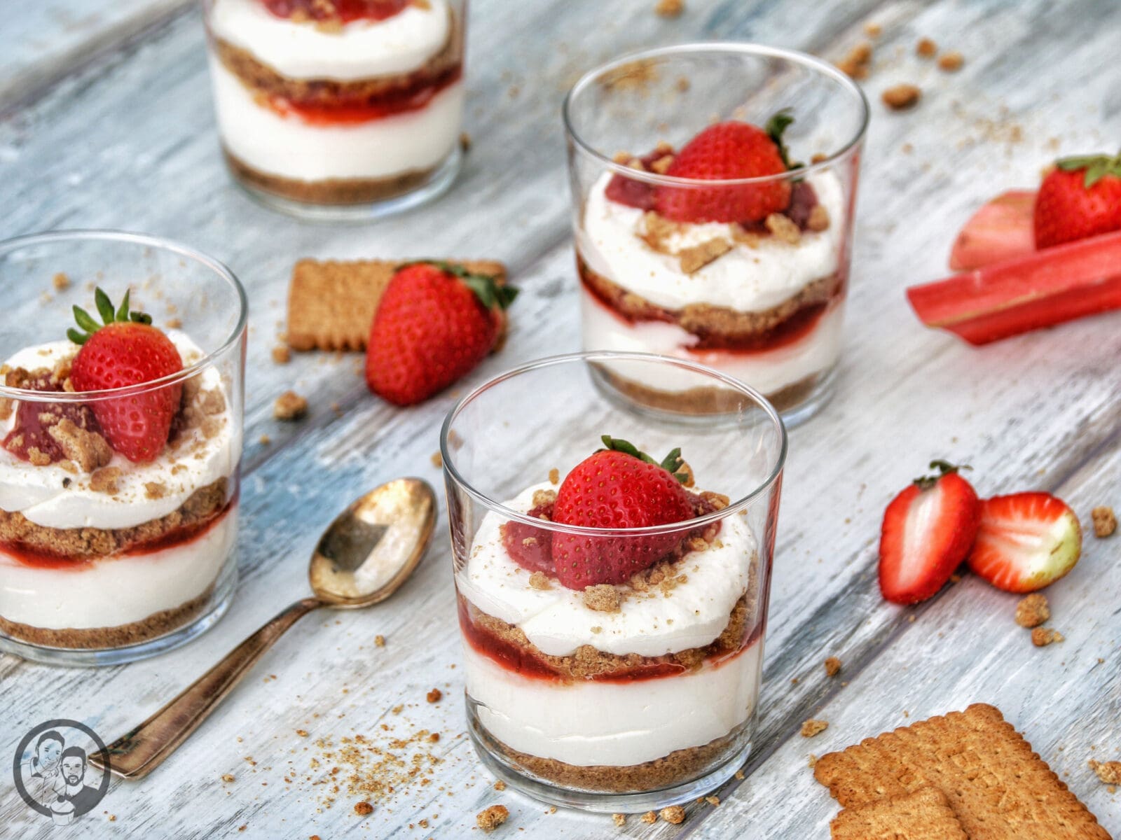 No-Bake-Cheesecake im Glas 3 No Bake Cheesecake 5 | Zusammen mit 4 lieben Nachbarn treffen wir uns in unregelmäßigen Abständen zu einem leckeren Abendessen. Dabei wird gekocht, getrunken und gequatscht, was es so alles Neues im Veedel oder bei jedem einzelnen gibt. Also immer ein so richtig schöner und vor allem kulinarischer Abend.