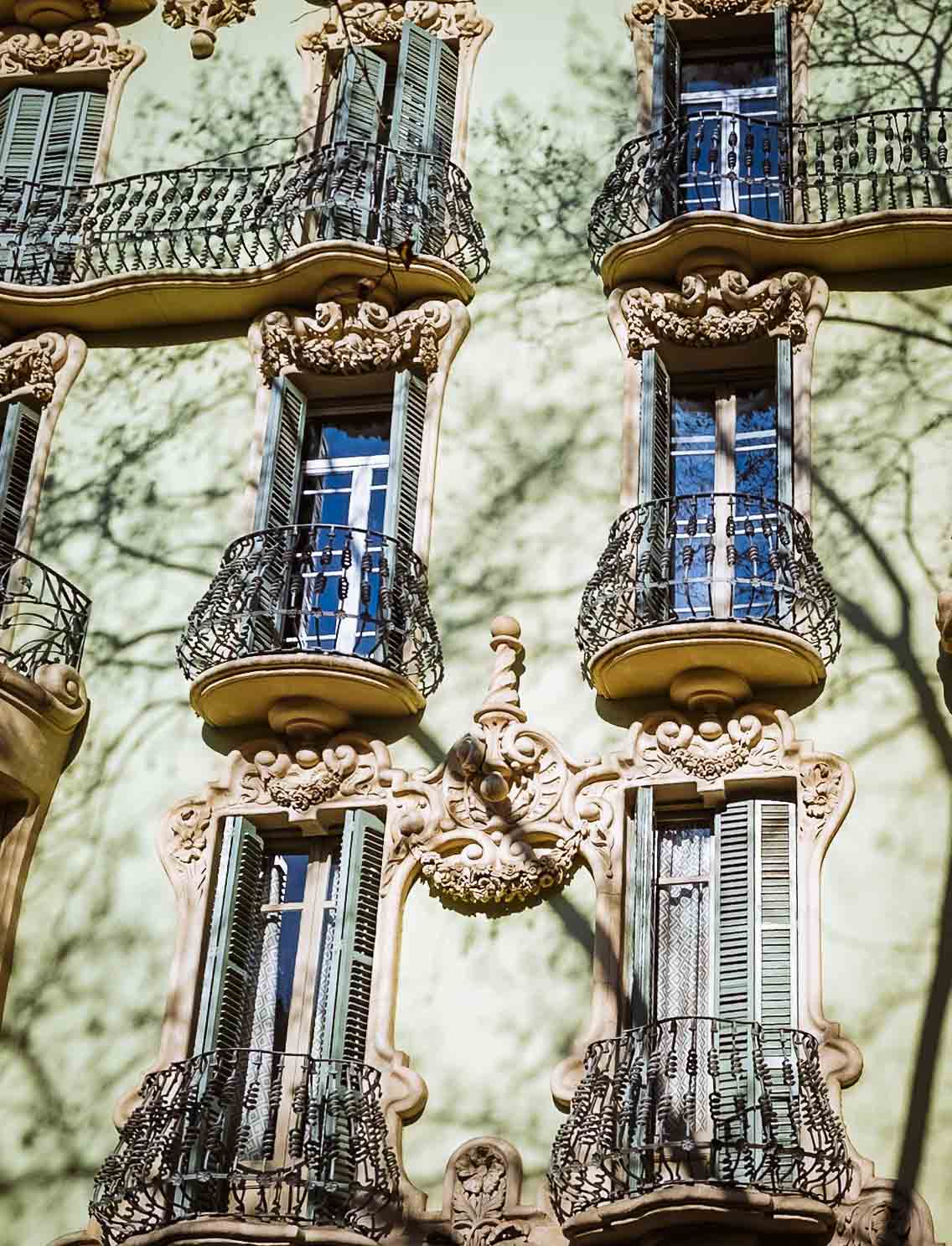 Barcelona Food Guide: Unsere Lieblingsorte in unserer Lieblingsstadt 6 Barcelona foodguide 10 | Barcelona ist unsere absolute Lieblingsstadt. Wir waren hier auf Hochzeitsreise, wir kennen gefühlt jede Gasse und trotzdem finden wir bei jedem Besuch etwas Neues. Weil sich in den letzten Jahren einiges getan hat, haben wir diesen Guide einmal komplett neu geschrieben. Alle Spots sind frisch besucht oder geprüft, geschlossene Läden sind rausgeflogen und ein paar neue Lieblinge dazugekommen.