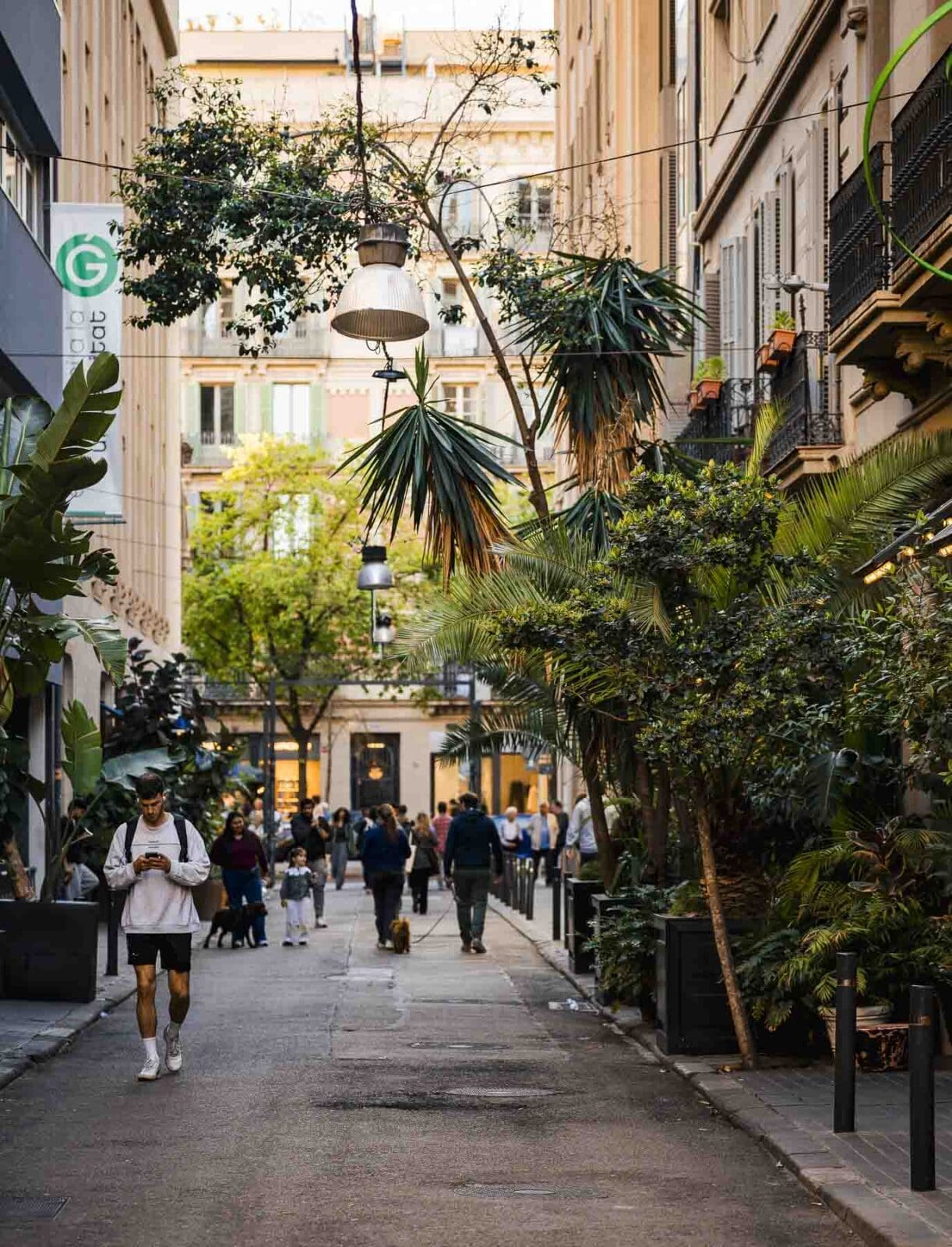 Barcelona Food Guide: Unsere Lieblingsorte in unserer Lieblingsstadt 34 Barcelona foodguide 148 | Barcelona ist unsere absolute Lieblingsstadt. Wir waren hier auf Hochzeitsreise, wir kennen gefühlt jede Gasse und trotzdem finden wir bei jedem Besuch etwas Neues. Weil sich in den letzten Jahren einiges getan hat, haben wir diesen Guide einmal komplett neu geschrieben. Alle Spots sind frisch besucht oder geprüft, geschlossene Läden sind rausgeflogen und ein paar neue Lieblinge dazugekommen.