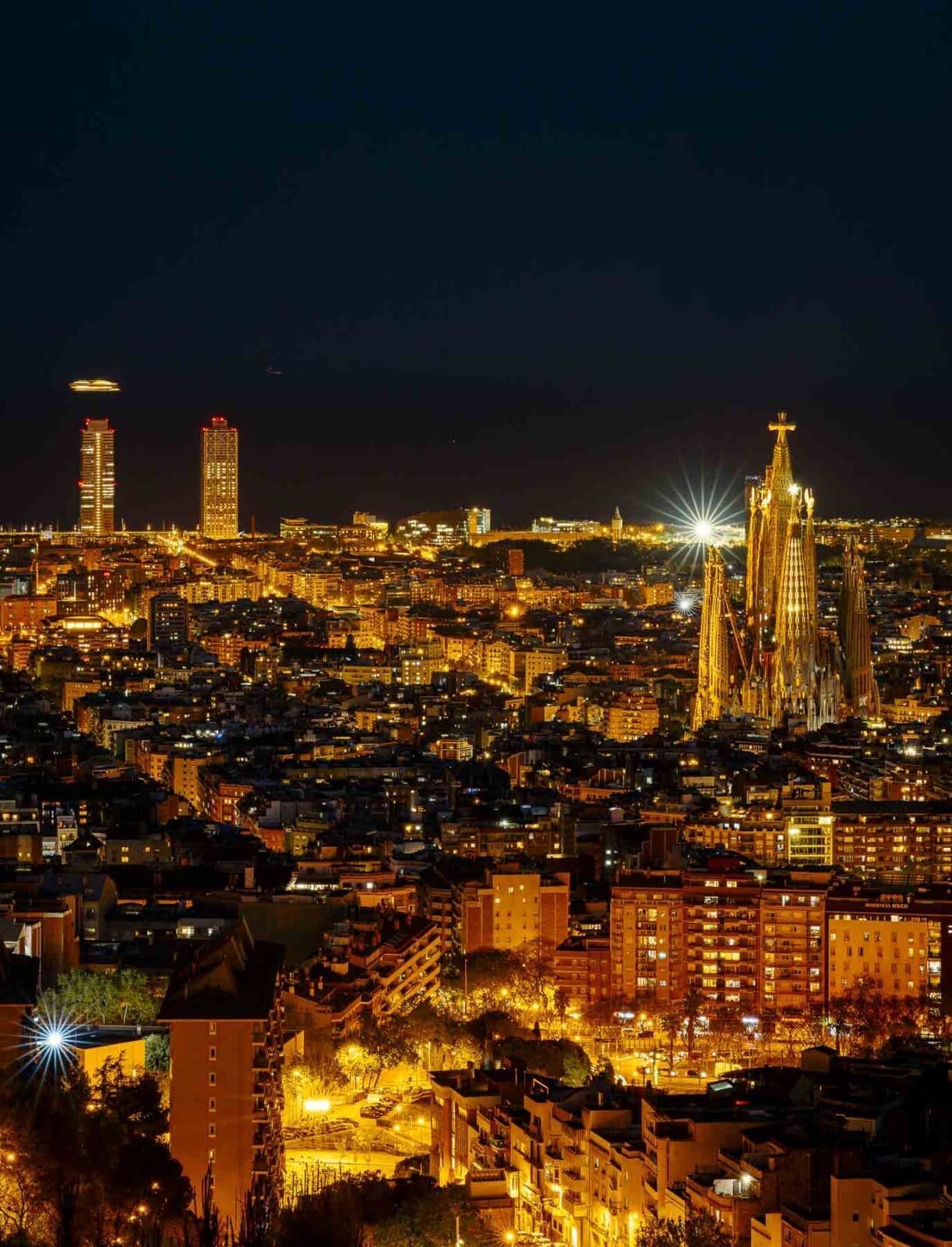 Barcelona Food Guide: Unsere Lieblingsorte in unserer Lieblingsstadt 79 Barcelona foodguide 197 | Barcelona ist unsere absolute Lieblingsstadt. Wir waren hier auf Hochzeitsreise, wir kennen gefühlt jede Gasse und trotzdem finden wir bei jedem Besuch etwas Neues. Weil sich in den letzten Jahren einiges getan hat, haben wir diesen Guide einmal komplett neu geschrieben. Alle Spots sind frisch besucht oder geprüft, geschlossene Läden sind rausgeflogen und ein paar neue Lieblinge dazugekommen.