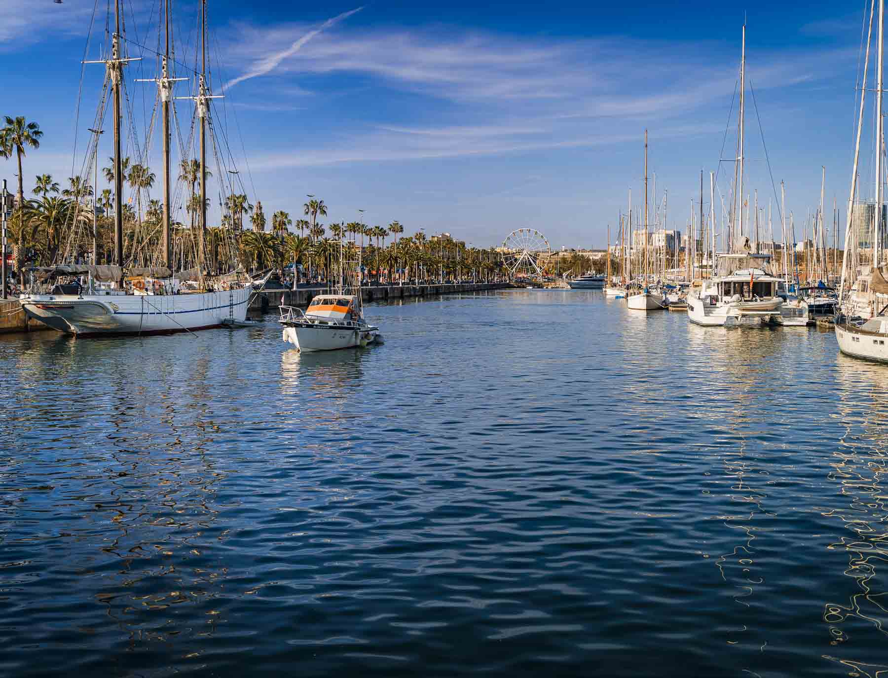 Barcelona Food Guide: Unsere Lieblingsorte in unserer Lieblingsstadt 1 Barcelona foodguide 229 | Barcelona ist unsere absolute Lieblingsstadt. Wir waren hier auf Hochzeitsreise, wir kennen gefühlt jede Gasse und trotzdem finden wir bei jedem Besuch etwas Neues. Weil sich in den letzten Jahren einiges getan hat, haben wir diesen Guide einmal komplett neu geschrieben. Alle Spots sind frisch besucht oder geprüft, geschlossene Läden sind rausgeflogen und ein paar neue Lieblinge dazugekommen.
