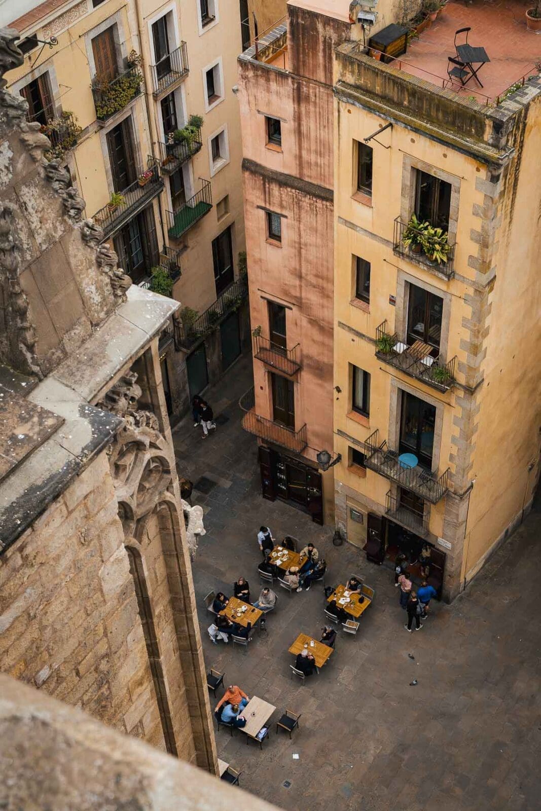 Barcelona Food Guide: Unsere Lieblingsorte in unserer Lieblingsstadt 20 Barcelona foodguide 32 | Barcelona ist unsere absolute Lieblingsstadt. Wir waren hier auf Hochzeitsreise, wir kennen gefühlt jede Gasse und trotzdem finden wir bei jedem Besuch etwas Neues. Weil sich in den letzten Jahren einiges getan hat, haben wir diesen Guide einmal komplett neu geschrieben. Alle Spots sind frisch besucht oder geprüft, geschlossene Läden sind rausgeflogen und ein paar neue Lieblinge dazugekommen.