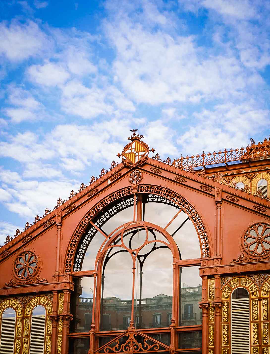 Barcelona Food Guide: Unsere Lieblingsorte in unserer Lieblingsstadt 58 Barcelona foodguide 8 | Barcelona ist unsere absolute Lieblingsstadt. Wir waren hier auf Hochzeitsreise, wir kennen gefühlt jede Gasse und trotzdem finden wir bei jedem Besuch etwas Neues. Weil sich in den letzten Jahren einiges getan hat, haben wir diesen Guide einmal komplett neu geschrieben. Alle Spots sind frisch besucht oder geprüft, geschlossene Läden sind rausgeflogen und ein paar neue Lieblinge dazugekommen.