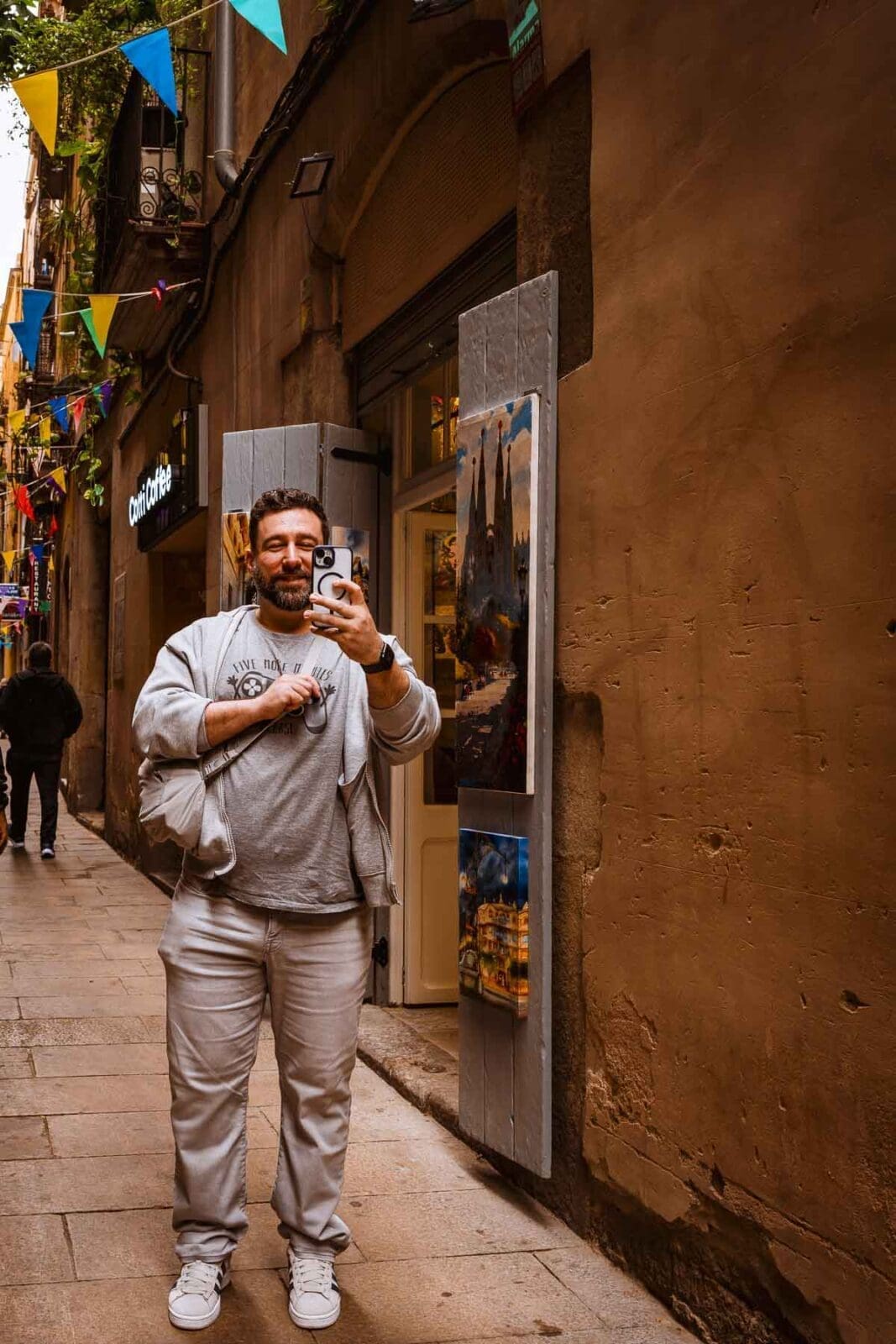 Barcelona Food Guide: Unsere Lieblingsorte in unserer Lieblingsstadt 62 Barcelona foodguide erste wahl 1 | Barcelona ist unsere absolute Lieblingsstadt. Wir waren hier auf Hochzeitsreise, wir kennen gefühlt jede Gasse und trotzdem finden wir bei jedem Besuch etwas Neues. Weil sich in den letzten Jahren einiges getan hat, haben wir diesen Guide einmal komplett neu geschrieben. Alle Spots sind frisch besucht oder geprüft, geschlossene Läden sind rausgeflogen und ein paar neue Lieblinge dazugekommen.
