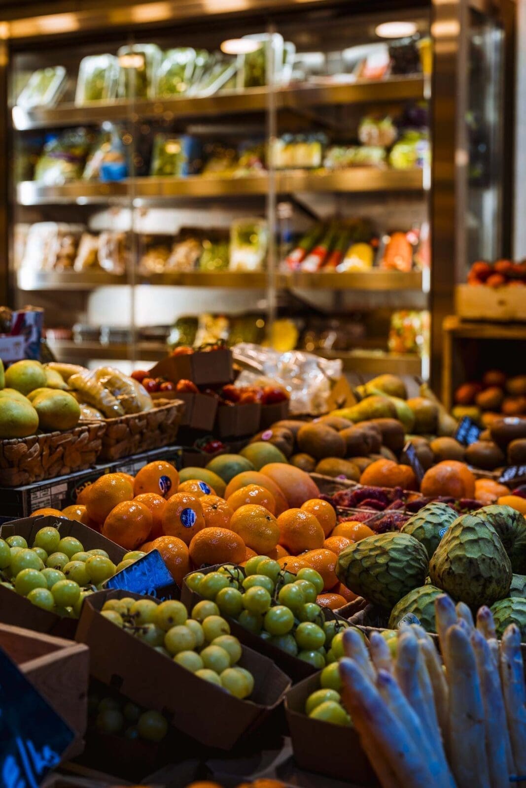 Barcelona Food Guide: Unsere Lieblingsorte in unserer Lieblingsstadt 64 Barcelona foodguide erste wahl 23 | Barcelona ist unsere absolute Lieblingsstadt. Wir waren hier auf Hochzeitsreise, wir kennen gefühlt jede Gasse und trotzdem finden wir bei jedem Besuch etwas Neues. Weil sich in den letzten Jahren einiges getan hat, haben wir diesen Guide einmal komplett neu geschrieben. Alle Spots sind frisch besucht oder geprüft, geschlossene Läden sind rausgeflogen und ein paar neue Lieblinge dazugekommen.
