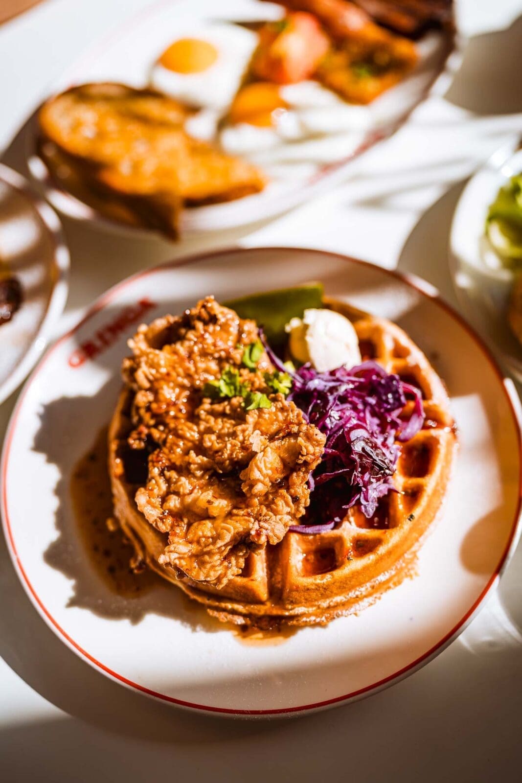 Barcelona Food Guide: Unsere Lieblingsorte in unserer Lieblingsstadt 52 Barcelona foodguide erste wahl 73 | Barcelona ist unsere absolute Lieblingsstadt. Wir waren hier auf Hochzeitsreise, wir kennen gefühlt jede Gasse und trotzdem finden wir bei jedem Besuch etwas Neues. Weil sich in den letzten Jahren einiges getan hat, haben wir diesen Guide einmal komplett neu geschrieben. Alle Spots sind frisch besucht oder geprüft, geschlossene Läden sind rausgeflogen und ein paar neue Lieblinge dazugekommen.