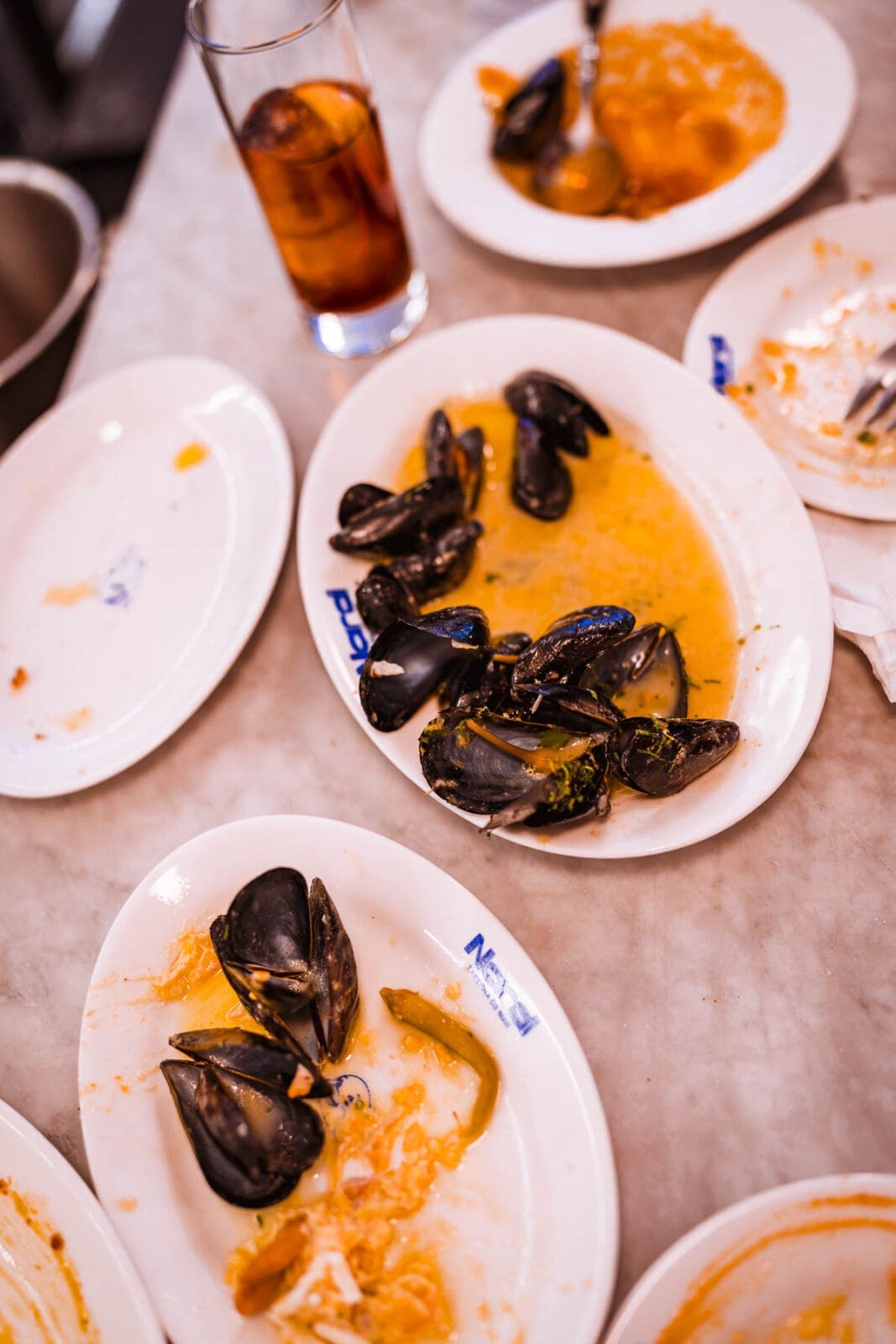 Barcelona Food Guide: Unsere Lieblingsorte in unserer Lieblingsstadt 23 Barcelona foodguide erste wahl 84 | Barcelona ist unsere absolute Lieblingsstadt. Wir waren hier auf Hochzeitsreise, wir kennen gefühlt jede Gasse und trotzdem finden wir bei jedem Besuch etwas Neues. Weil sich in den letzten Jahren einiges getan hat, haben wir diesen Guide einmal komplett neu geschrieben. Alle Spots sind frisch besucht oder geprüft, geschlossene Läden sind rausgeflogen und ein paar neue Lieblinge dazugekommen.