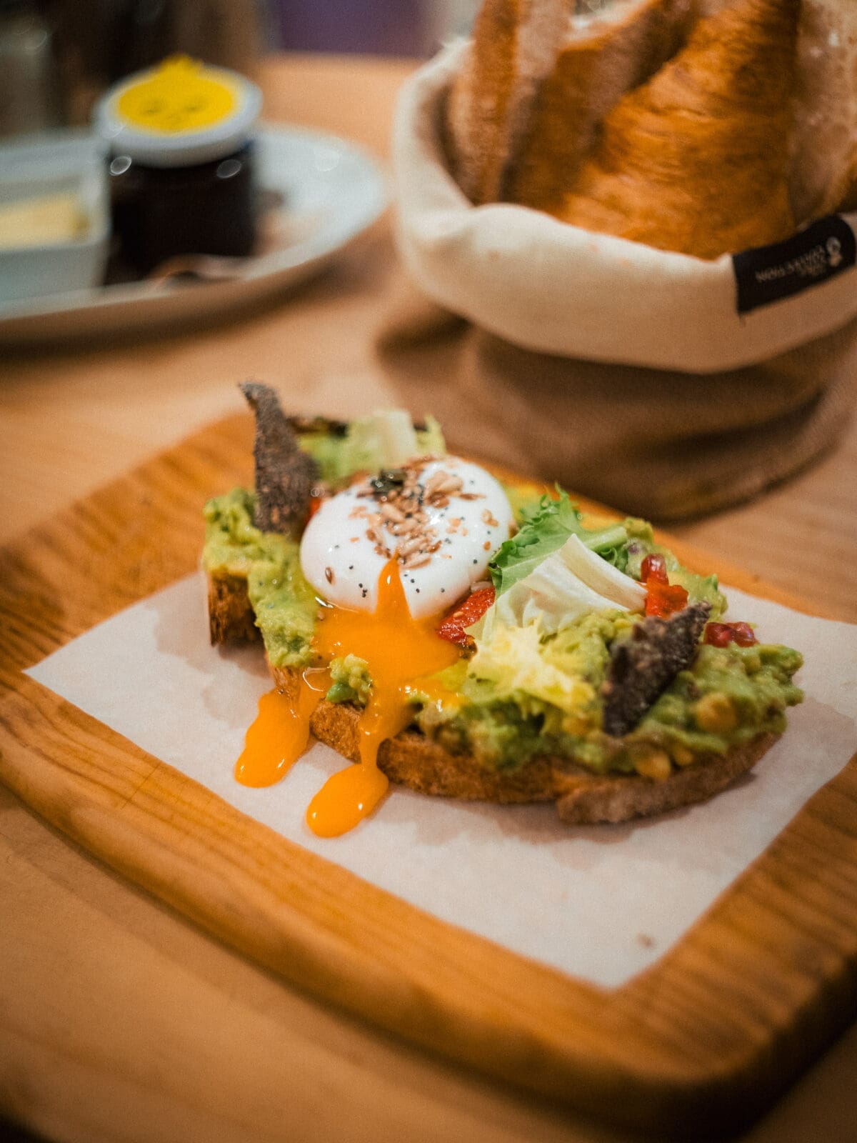 Barcelona Food Guide: Unsere Lieblingsorte in unserer Lieblingsstadt 14 DSC09467 | Barcelona ist unsere absolute Lieblingsstadt. Wir waren hier auf Hochzeitsreise, wir kennen gefühlt jede Gasse und trotzdem finden wir bei jedem Besuch etwas Neues. Weil sich in den letzten Jahren einiges getan hat, haben wir diesen Guide einmal komplett neu geschrieben. Alle Spots sind frisch besucht oder geprüft, geschlossene Läden sind rausgeflogen und ein paar neue Lieblinge dazugekommen.