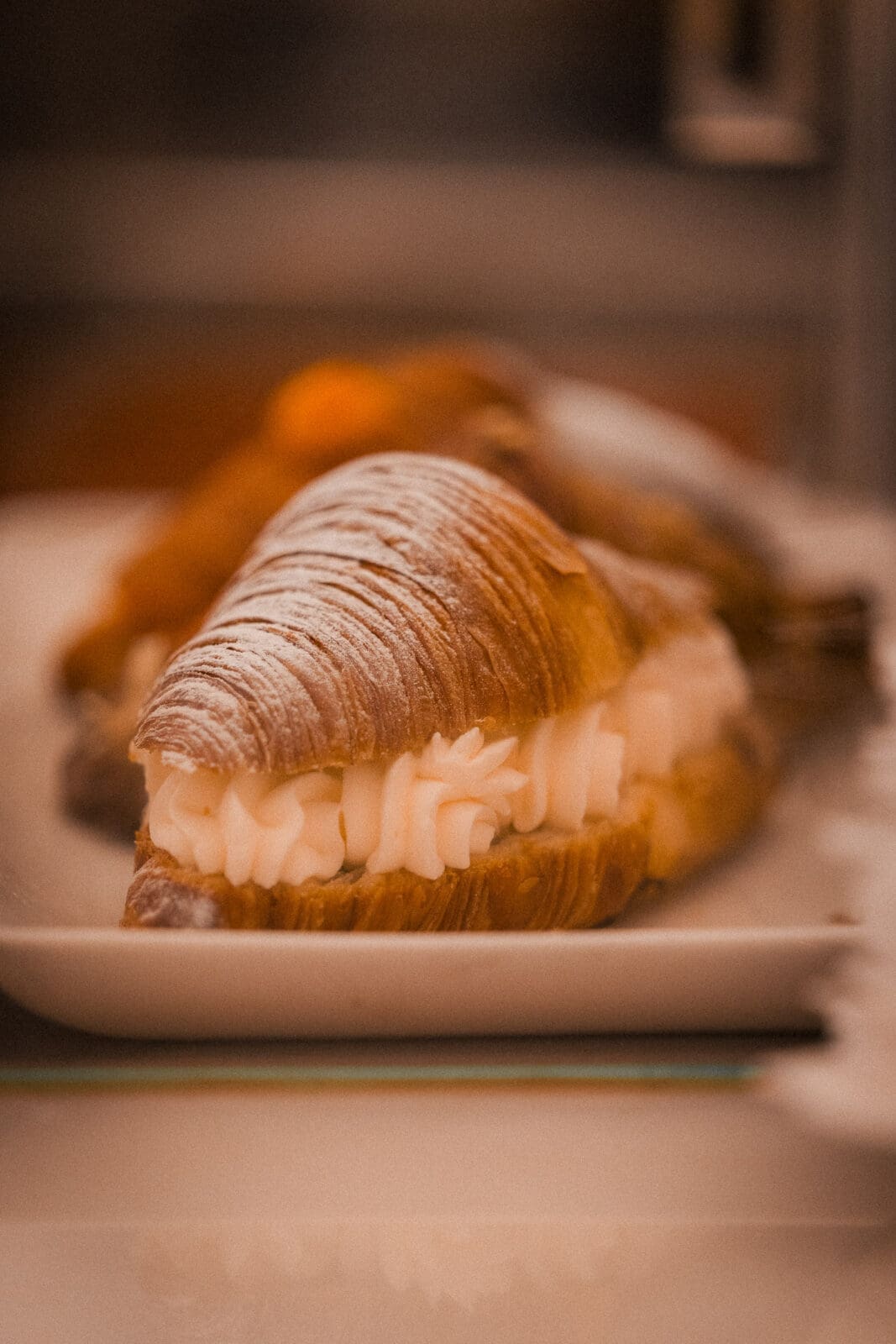 Barcelona Food Guide: Unsere Lieblingsorte in unserer Lieblingsstadt 28 DSC09750 | Barcelona ist unsere absolute Lieblingsstadt. Wir waren hier auf Hochzeitsreise, wir kennen gefühlt jede Gasse und trotzdem finden wir bei jedem Besuch etwas Neues. Weil sich in den letzten Jahren einiges getan hat, haben wir diesen Guide einmal komplett neu geschrieben. Alle Spots sind frisch besucht oder geprüft, geschlossene Läden sind rausgeflogen und ein paar neue Lieblinge dazugekommen.