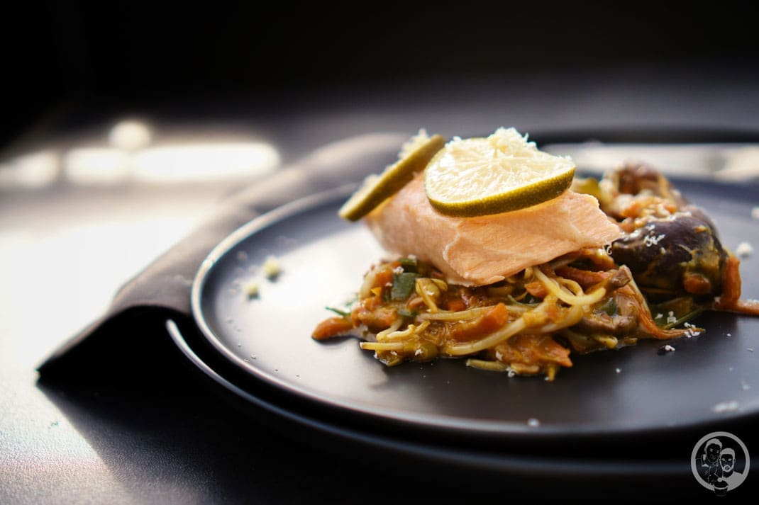 Gedämpfter Lachs mit Asiagemüse