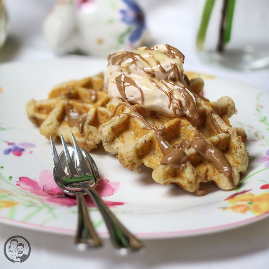 Haselnusswaffeln mit Nougatsahne
