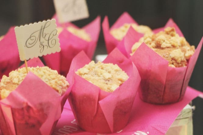 himbeer streusel muffins 3 | Die Muffins schmecken am Besten, wenn sie für ein paar Stunden im Kühlschrank durchgezogen sind, aber noch lauwarm sind sie auch ein Schmaus ;-)