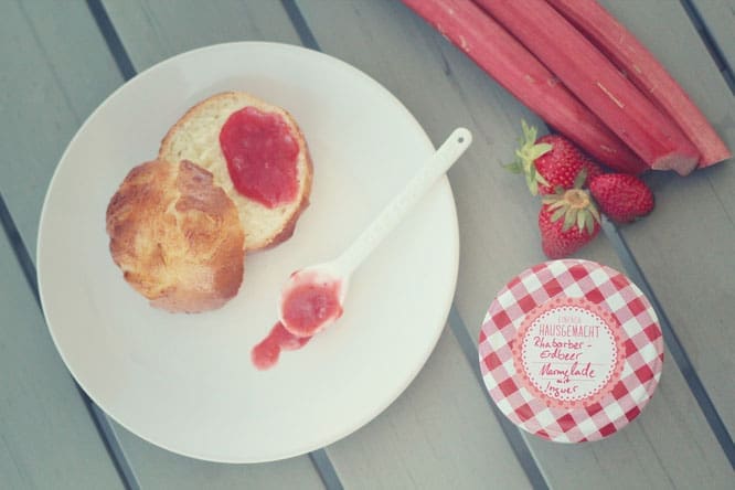 Rhabarber-Erdbeer Marmelade mit Ingwer 2 image 2 3 6 6 | Ihr seht, eine solche Marmelade ist super schnell gemacht und ihr habt auch lange etwas davon. Ausserdem kann man die schönen Gläschen auch an liebe Freunde oder die Familie verschenken. Darüber freut sich doch jeder ...