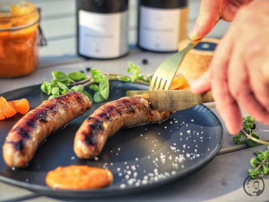 Bratwurst mit Aprikose & Bacon 8 image 3 1 4 | In unserem letzten Beitrag haben wir euch ja schon angedeutet, dass wir wieder gewurstet haben. Das macht einfach soviel Spaß, denn wenn ihr eure Bratwurst selber zubereitet, ist eurer Fantasie einfach keine Grenze gesetzt. Beim Metzger eures Vertrauens gibt es zwar gute und leckere Würste zu kaufen, gar keine Frage, aber letztendlich ist es doch oft der Standard, den nicht zu speziell ist.