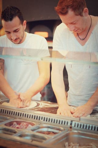 image 3 7 3 2 | Im August wurden wir beide mit einigen anderen deutschen und internationalen Food-Bloggern eingeladen, bei einem Workshop zum Thema Pizza und Pasta teil zu nehmen. Wir waren natürlich direkt Feuer und Flamme dafür und haben sofort einen Tag Urlaub für den 09.09.14 eingereicht.