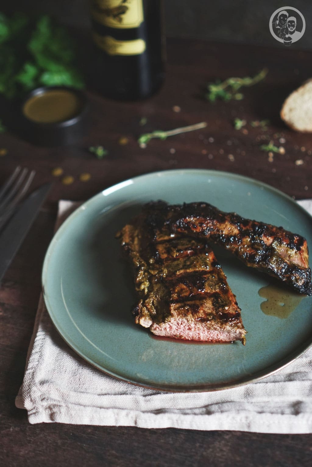 image 3 8 2 4 3 | Wir beide sind ja total Fans, wenn es um Lammfleisch geht. Torsten mag sehr gerne Koteletts davon, denn irgendwie ist da irgendetwas von Oma Lore vererbt worden … Er knabbert halt gerne die Knochen ab.