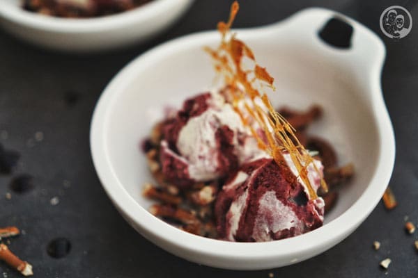 image 3 8 8 | Heute ist es soweit und wir veröffentlichen unser 2. Dessert, das wir zur Kenwood-Küchenparty 2.0 im Januar mit unseren lieben Gästen gezaubert haben. Die Idee zu diesem Dessert hatte die liebe Elke, die zum einen selber leidenschaftlich gerne in der Küche steht, um leckere Sachen zuzubereiten und zum anderen wir beide schon eine ganze Weile kennen. Ok ... kennen ist vielleicht zu viel gesagt, aber sie folgt unserem Blogtreiben schon eine lange Zeit und kommentiert immer fleissig unsere Rezepte. Auch einige Tipps konnten wir von ihr schon bekommen und sind dafür ja immer offen und dankbar.