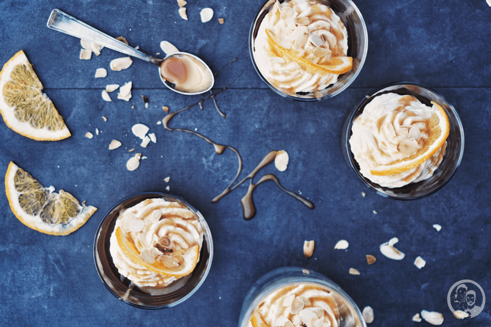 Orangenganache mit Marzipanmousse 5 image 3 | Heute sind wir auf der Ambienten in Frankfurt unterwegs. Eigentlich schon seit gestern. Zusammen mit Theres und Benni von Gernekochen haben wir uns gestern morgen auf den Weg in die Main-Metropole gemacht, um auf der Messe Neuheiten zu entdecken, die wir künftig in unserer Küche vielleicht einsetzen können. Eigentlich ein ganz unpassender Zeitpunkt, denn wir beide sind gar nicht in der Lage, viel mit den Ausstellern zu sprechen, da wir erkältet sind und seit Kurzem unsere Stimme manchmal komplett versagt ;-).