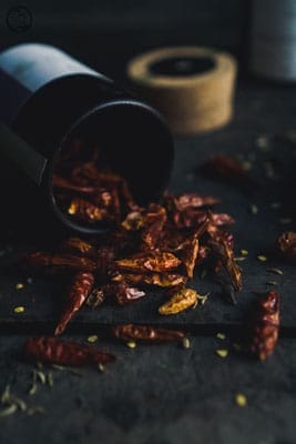 image 5 0 6 6 | Vor 2 Wochen durften wir beide, 15 Gästen in einem Gewürz-Kontor bekochen. Wir haben uns als Thema für den Genussabend "Spanischer Abend" überlegt und einige Köstlichkeiten, wie z.B. unsere Albóndigas zubereitet. Aber als Starter sollte auch ein neues Rezept ausprobiert werden. Also haben wir Gewürz-Oliven zubereitet. Hier bringen die tollen Gewürze  und fruchtige Orangen- und Zitronenscheiben das Aroma der Oliven zur Höchstleistung.