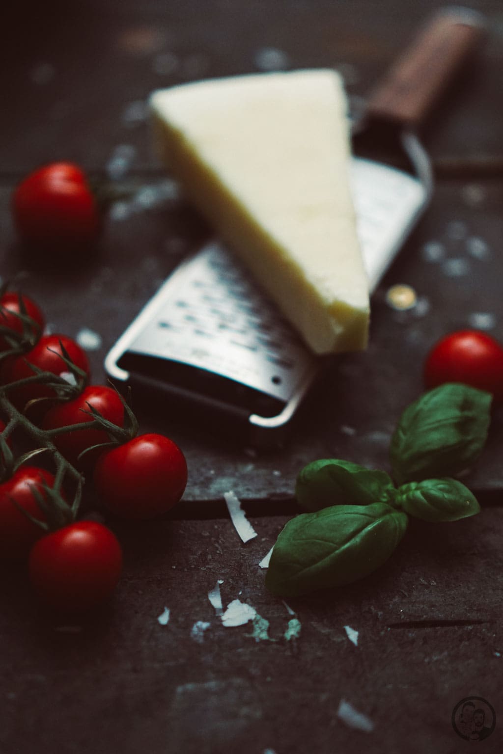 image 5 7 2 7 | Mit den Vorsätzen ist es ja immer so eine Sache. Man fasst sie, dann sind sie schnell wieder verworfen und wer braucht schon so etwas fürs neue Jahr?! Wir haben uns jetzt einen Vorsatz gefasst und daher gibt es bei uns in nächster Zeit auch mal wieder etwas leichtere Küche; wie zum Beispiel diese leckeren Zoodles in Tomaten-Ricotta-Sauce mit Hähnchenfleisch.