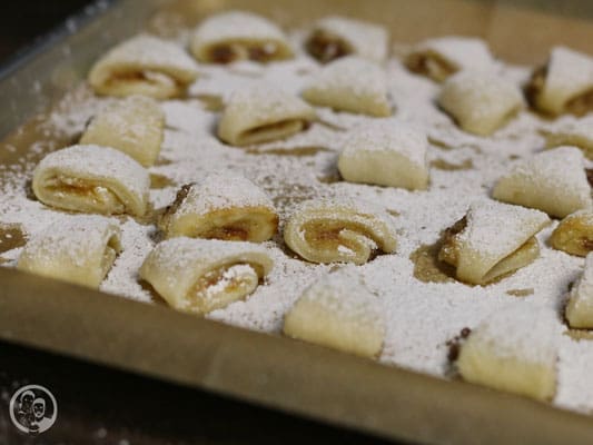 image 6 4 0 | Die meisten von euch haben bestimmt mitbekommen, dass wir bei der Kenwood Küchenparty 2.0 als Gastgeber im Kölner Raum dabei sein dürfen. Das macht einen riesigen Spaß, denn 1 Mal im Monat 6 nette (und bis dahin) unbekannte Menschen nach Hause einladen zu dürfen, die genauso viel Spaß am Kochen und backen haben, wie wir zwei, das ist einfach eine große Freude für uns.