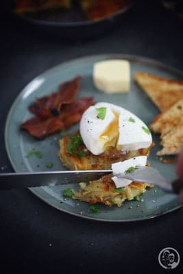 image 7 4 9 | Ihr wisst ja, dass wir schon immer echte Frühstückfans sind. Dabei darf es gerne auch einmal britisches oder amerikanisches Frühstück sein. Pancakes, Ham und Baked Beans sind da ein gern gesehener Gast auf unserem Teller. Und manchmal gehört da auch etwas leckeres aus Kartoffel dazu …