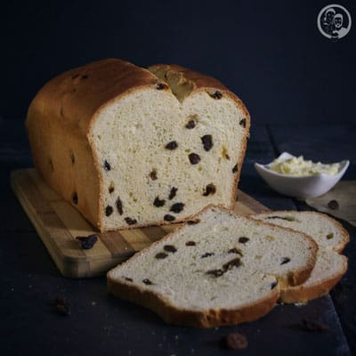 Oberbergischer Rosinenstuten 4 image 7 5 7 7 | Für den tollen Blog von Tobias, Der Kuchenbäcker, durften wir einen Gastbeitrag schreiben. Natürlich haben wir uns Gedanken gemacht, was wir mit bringen werden, aber um ehrlich zu sein, ging das ganz schnell, bis wir uns entschieden haben. Klar, etwas Gebackenes schwebte uns schon vor, denn kochen können wir ja hier bei uns noch genug ;-)