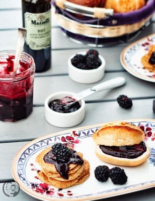 image 8 1 3 4 | Wir haben uns beim Schreiben unseres Rezeptes und bei der Namensgebung noch einmal mit den verschiedenen Begriffen auseinander gesetzt, wie eine mit Zucker eingekochte Frucht nun wirklich heißen darf, wenn sie im Glas auf den Tisch kommt - und trotzdem haben wir uns darüber hinweg gesetzt, denn schon unsere Groß- und Urgroßmütter haben jede dieser Aufstriche "Marmelade" genannt ..!