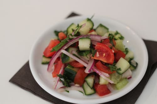 Mediterraner Tomaten-Gurken Salat
