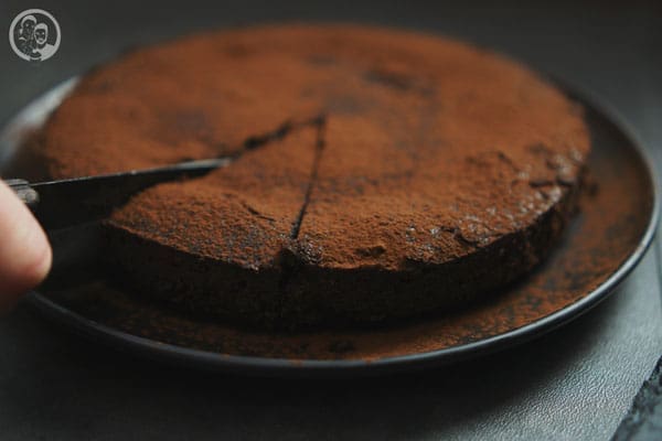 image 9 5 3 1 | Heute möchten wir uns noch einmal ganz offiziell bei allen lieben Menschen bedanken, die wir als Gäste bei uns zu Hause zu den 6 Kenwood Küchenparties begrüßen durften. Ganz recht ..! Wir haben schon 6 Küchenparties gefeiert. Das heißt 6 Monate durften wir quasi als Botschafter für die Cooking Chef auftreten. Es hat uns einen riesigen Spaß bereitet, denn jedes Thema, das uns vorgegeben wurde, hat uns mit dem jeweiligen Team kreativ werden lassen, um tolle Rezepte zu entwickeln. 6 Monate, in denen wir fremde und so unglaublich nette Menschen kennen lernen durften - jede Truppe war eine unglaublich tolle Zusammenstellung und in dieser einzigartig. 6 Monate, in denen wir unsere Küchenmaschine noch ein Stückchen besser kennen lernen konnten - mehr schätzen zu lernen war schwer, denn sie war schon ein Teil, den wir uns nicht weg denken konnten, bevor wir für die Parties angefragt waren ..!