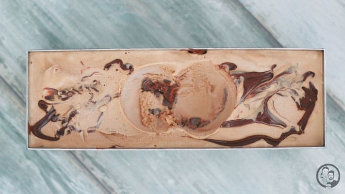 image 9 5 9 | Das Rezept für die dritte Eissorte, die wir der Emma zum testen gegeben haben, hat sich eigentlich von ganz alleine erklärt. Wir sind große Fans von Nussnougatcreme. Wir haben allerdings so gut, wie nie ein Glas von dem leckeren Brotaufstrich zu Hause. Und das ist auch gut so!!