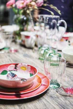 image 9 6 3 3 | Wir sind ja mittlerweile jedes Jahr auf der Ambiente in Frankfurt zu Besuch, denn dort haben wir die Möglichkeit, uns zum Beispiel Neuheiten anzuschauen, die wir für unsere Fotos verwenden können. Ausserdem treffen wir immer wieder liebe Bloggerkollegen/innen, mit denen wir uns immer gerne austauschen. Am Freitag Abend waren wir beide und Theres und Benni von Gernekochen, zu einem Apéro bei Andrea von Zimtkeks und Apfeltarte eingeladen. Vielen Dank nochmal dafür. Es war ein toller Abend mit leckeren Snacks, nem schönen Glas Wein und schönen Gesprächen.