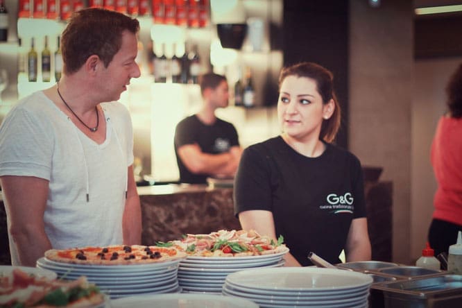 image 9 8 0 | Im August wurden wir beide mit einigen anderen deutschen und internationalen Food-Bloggern eingeladen, bei einem Workshop zum Thema Pizza und Pasta teil zu nehmen. Wir waren natürlich direkt Feuer und Flamme dafür und haben sofort einen Tag Urlaub für den 09.09.14 eingereicht.