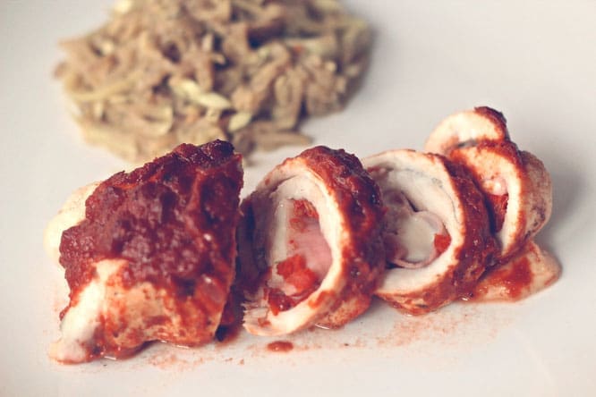 Involtini di pollo 2 involtini di pollo h%C3%A4hnchenrouladen | Gebt nun die Sauce über die Rouladen und schiebt sie für ca. 40 Minuten in den Backofen. Danach sollten sie gegart und immer noch schön saftig sein.