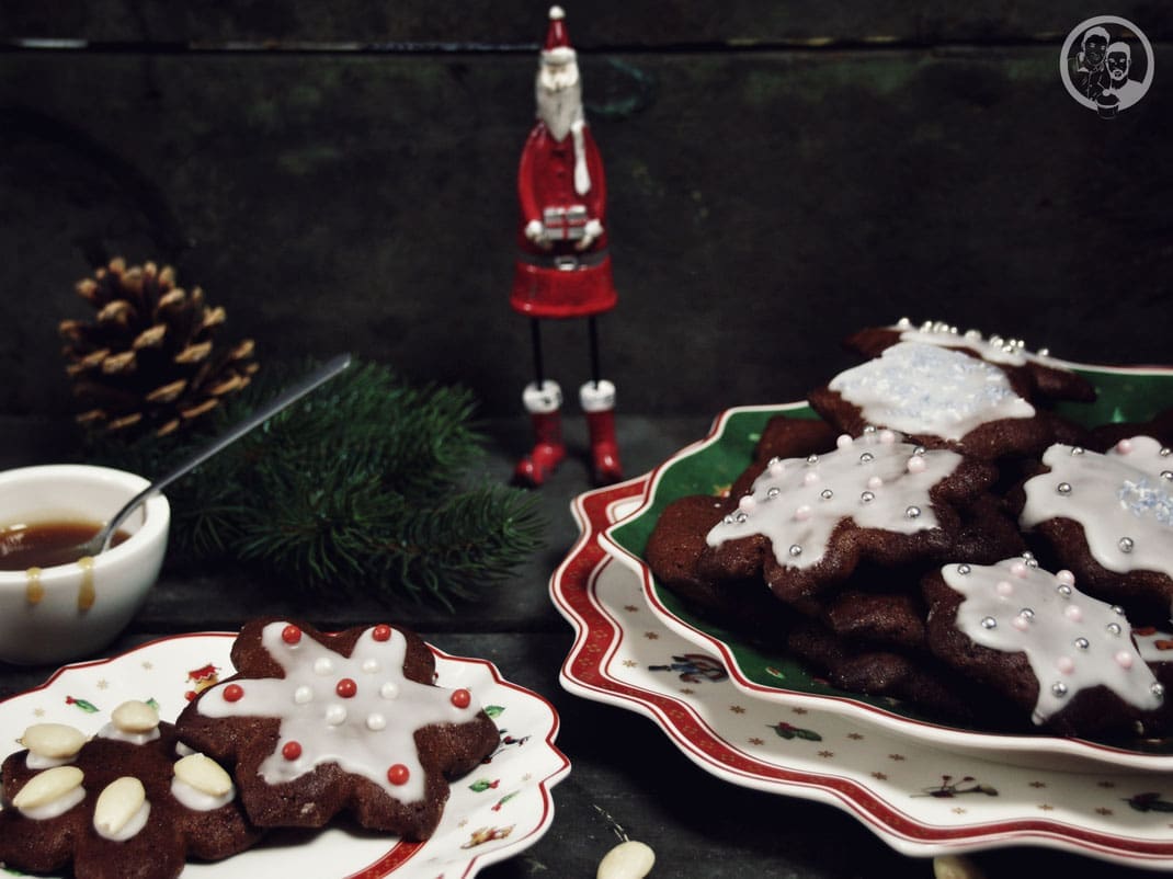 lebkuchen rezept geb%C3%A4ck backen weihnachten kenwood k%C3%BCchenparty cooking chef | Das nächste Rezept, das wir euch von unserer letzten Kenwood Küchenparty zeigen möchten, hat uns die liebe Susanne von "Lindenthalerin" mit gebracht. Zusammen mit ihr und den anderen Gästen haben wir leckere Lebkuchen gebacken. Den Teig dafür hatte sie schon vorher zubereitet, denn der sollte mindestens 2 Wochen vorher schon vorbereitet sein.