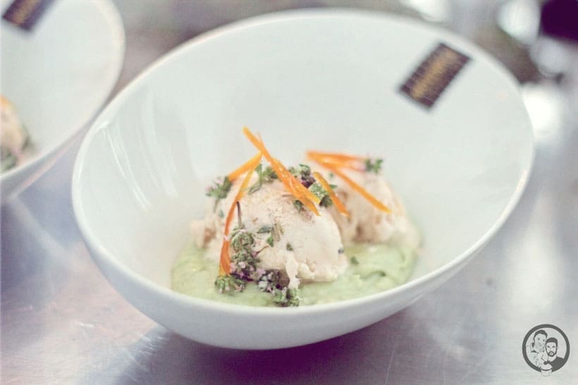 Mandel Orange del Sol auf süßer Guacamole