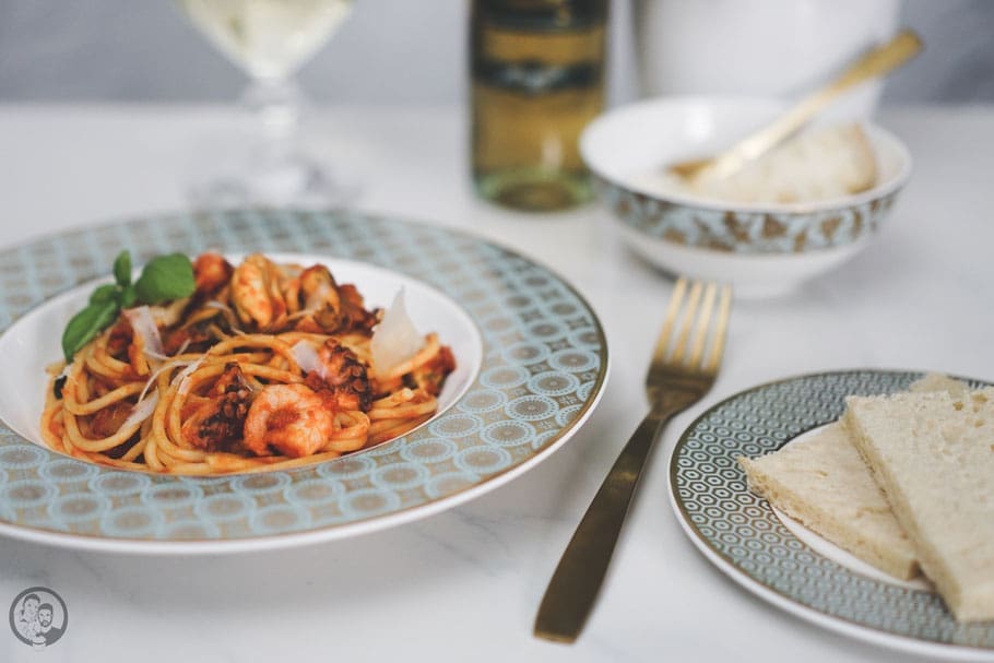 Pasta di Mare 1 pasta di mare rezept meeresfr%C3%BCchte tomatensauce mediterran pasta foodblog k%C3%B6ln | Der eine oder andere von euch hat ja vielleicht unseren, wir glauben wohlverdienten, Urlaub auf Instagram ein wenig begleiten können. Dass Barcelona unsere absolute Lieblingsstadt ist, dürfte spätestens seit dem auch klar sein. Aber dass auch wir, die schon so oft da gewesen sind, immer wieder Neues entdecken können, ...