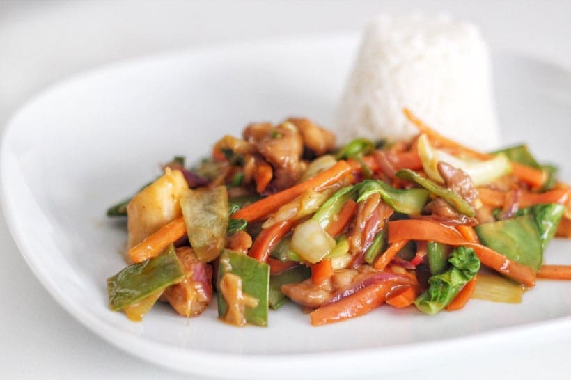 sat%C3%A9 wok h%C3%A4hnchen 1 | Vor einem Monat haben ein paar liebe Food-Blogger-Freundinnen und Freunde mit uns zusammen beschlossen, dass wir uns regelmäßiger treffen sollten, um unsere Erfahrungen auszutauschen und unser gemeinsames Hobby miteinander zu teilen. Am letzten Samstag fand nun unser 2. Kölner Food-Blogger-Stammtisch statt. Wir haben uns zunächst auf einen Kaffee im Café Eigel getroffen und sind dann zusammen weitergezogen, um uns im The Grill einen schönen Abend zu machen.