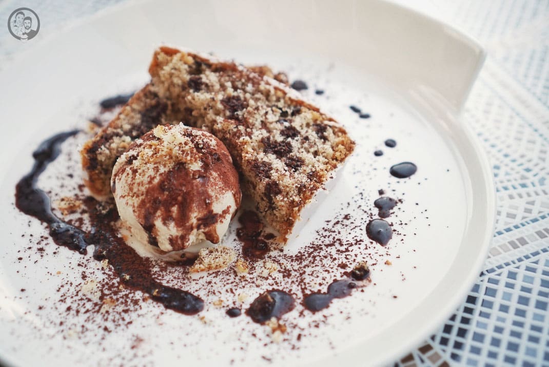 Tiramisu Eisdessert 5 tiramisueis eisdessert nusskuchen schokosauce dessert backen eismaschine rezept | Einmal im Monat findet in Sascha's Firma ein Event statt, zu dem alle Mitarbeiter eingeladen sind. Klar können nicht immer alle, aber das ist bei über 60 Personen auch wirklich schwierig. Da geht's zum Bowlen oder ins Kino. Aber im Mai war das mal ein ganz anderes Event ..! Die liebe Paula hatte die Idee dazu ...