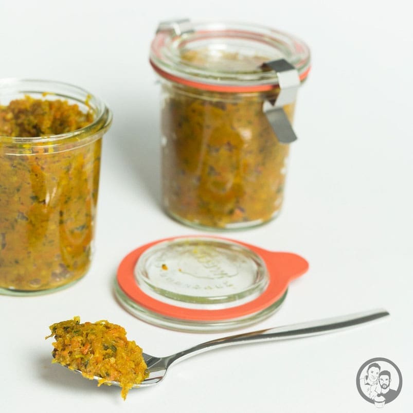 w%C3%BCrzl nach miss gliss rezeptlink | Schon vor einigen Wochen hat die liebe Claudia (Miss Gliss) uns auf ihrem Blog ihr Würzel vorgestellt ... Und was haben die Jungs sofort gemacht? Wir sind sofort auf den Wochenmarkt gegangen und haben alle frischen Zutaten für das Würzel gekauft, haben aus dem Keller unsere Weckgläsersammlung in die Wohnung geschafft und sie gründlich gereinigt und mit der Herstellung des Würzls begonnen.