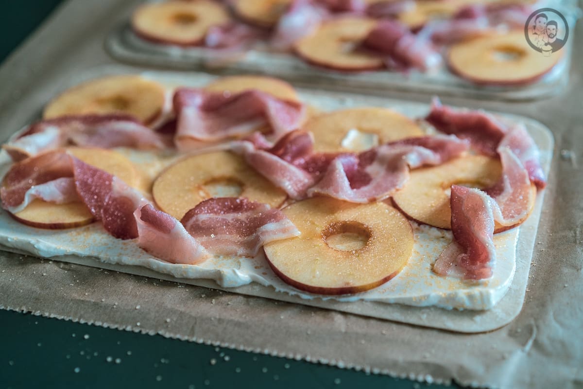 Apfel-Speck Flammkuchen | Der süß-Herzhafte Snack für den Herbst 5 Apfel-Speck Flammkuchen | Der süß-Herzhafte Snack für den Herbst