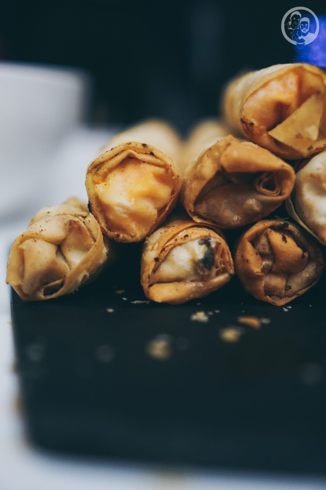 Börek 7 B%C3%B6rek mW 12 | Unsere Küche ist der Mittelpunkt unserer Wohnung ... hier verbringen wir die meiste Zeit! Ob beim Kochen und Backen, beim gemütlichen Zusammensein oder auch bei spontanen Partyabenden. Dazu gibt es immer leckere Snacks, denn hungern muss definitiv keiner unserer Freunde bei uns :) So auch nicht bei unserer letzten kleinen Küchenparty! Es gab köstliches Finger Food in Form von Börek.