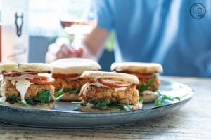 Crab Burger auf Platte