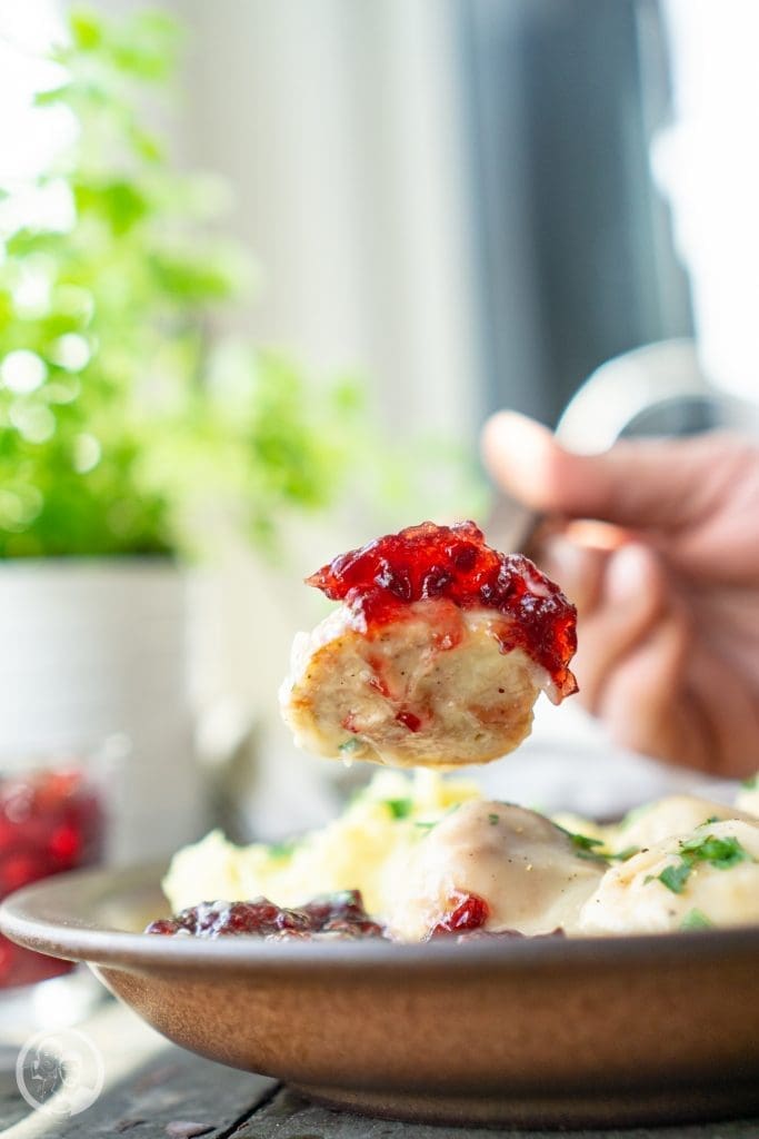 Köttbullar auf Gabel