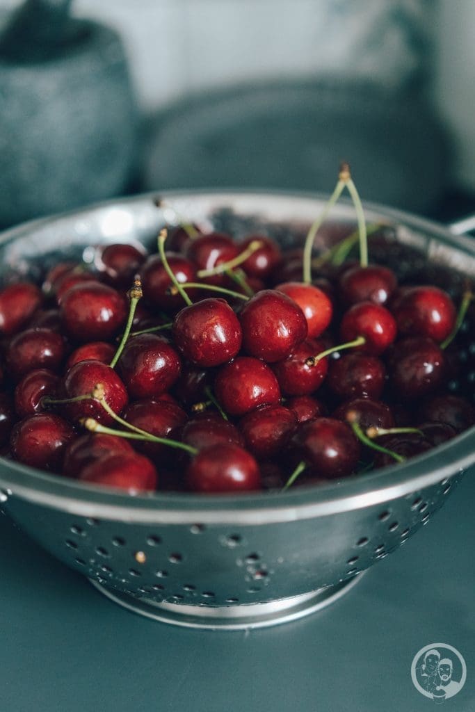 Kirschen in Sieb