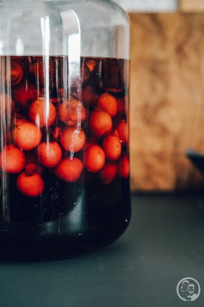 Likör in großem Gefäß